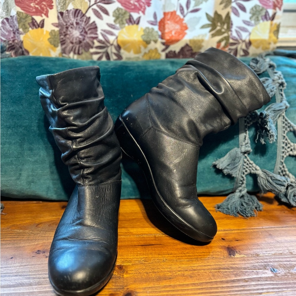 Dansko Devin Slouch Boot - Picture 2 of 8